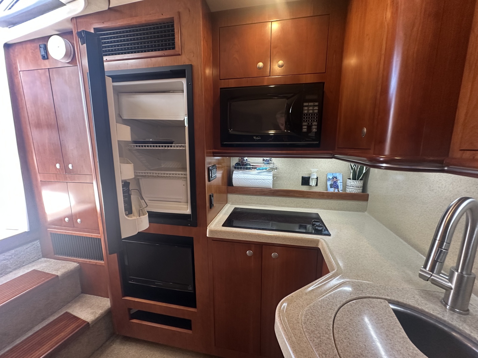 2006 Cruisers Yachts 370 Express