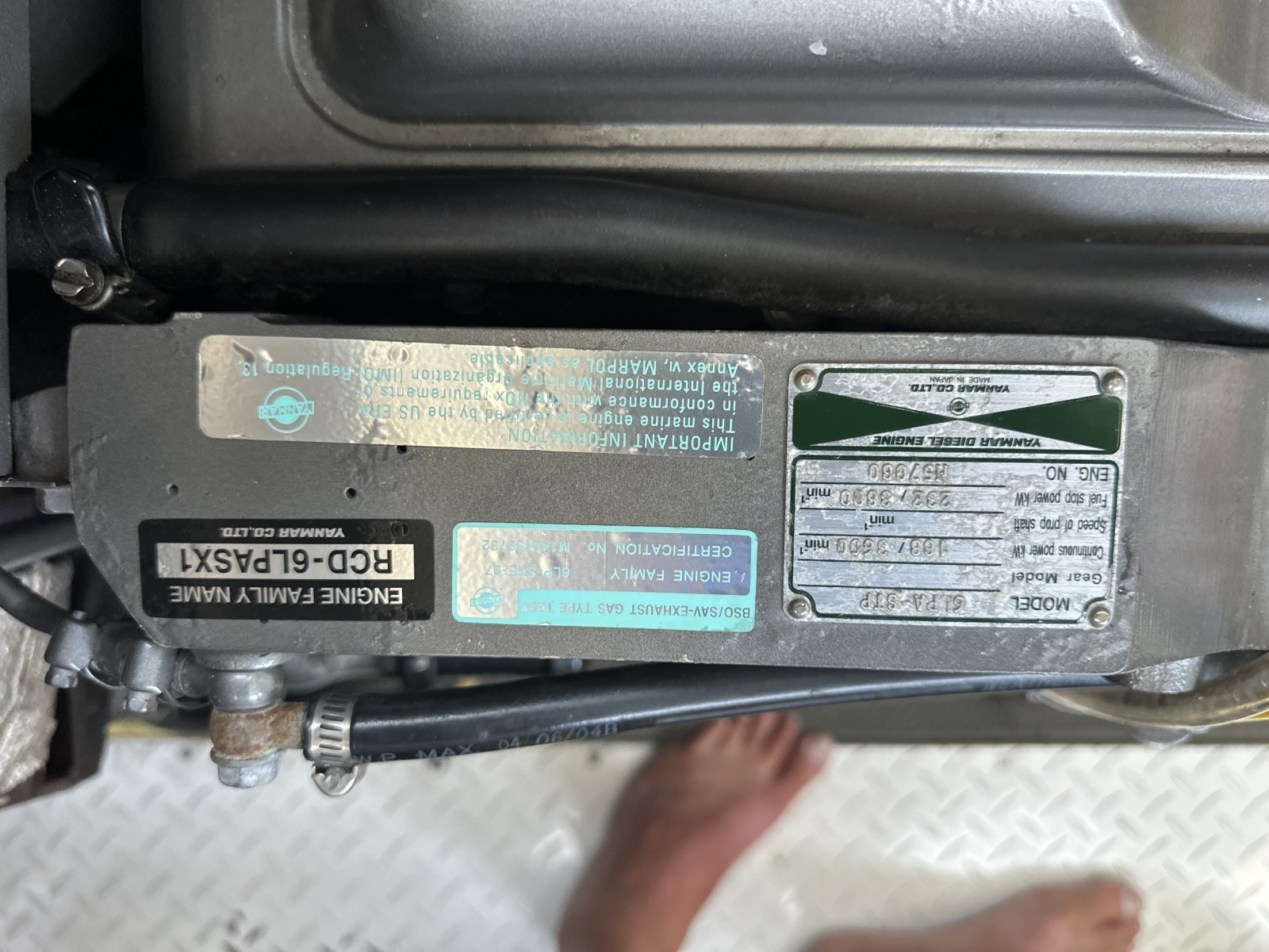2006 Cruisers Yachts 370 Express