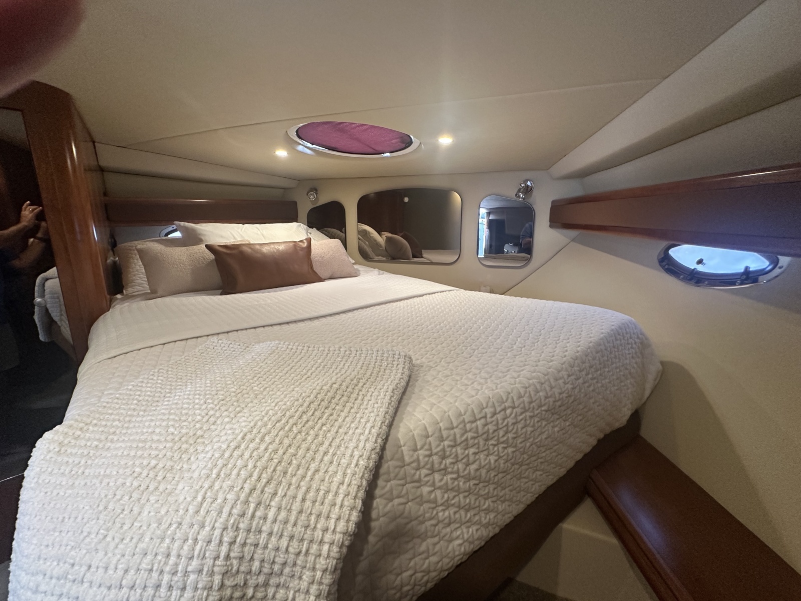 2006 Cruisers Yachts 370 Express