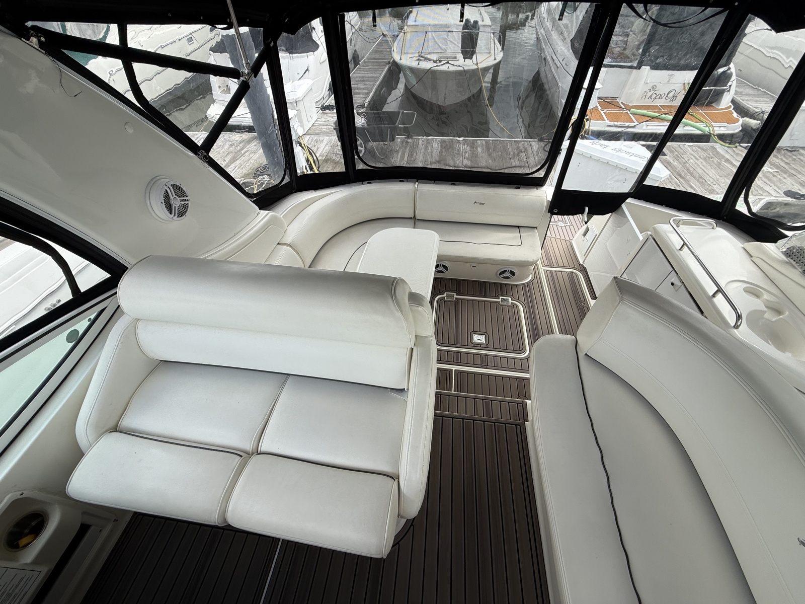 2006 Cruisers Yachts 370 Express