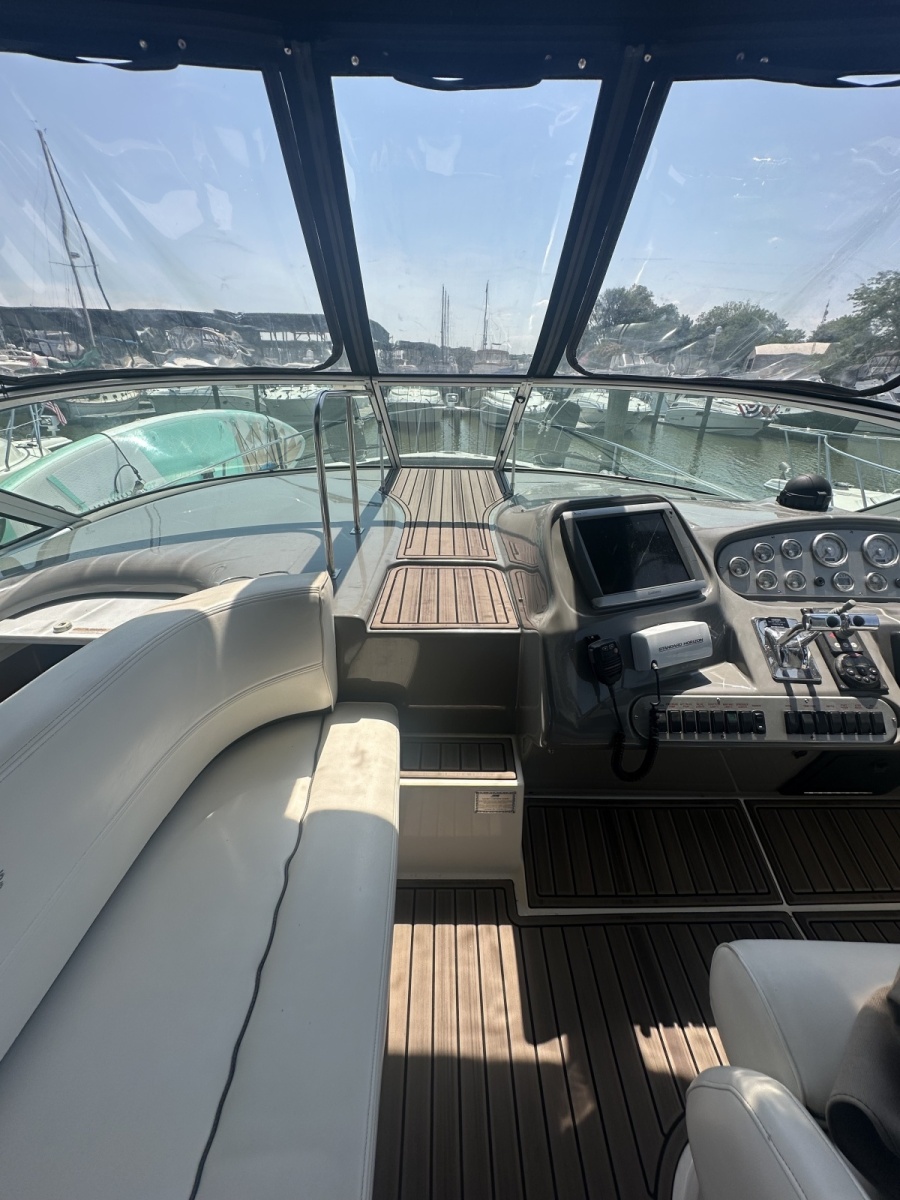 2006 Cruisers Yachts 370 Express