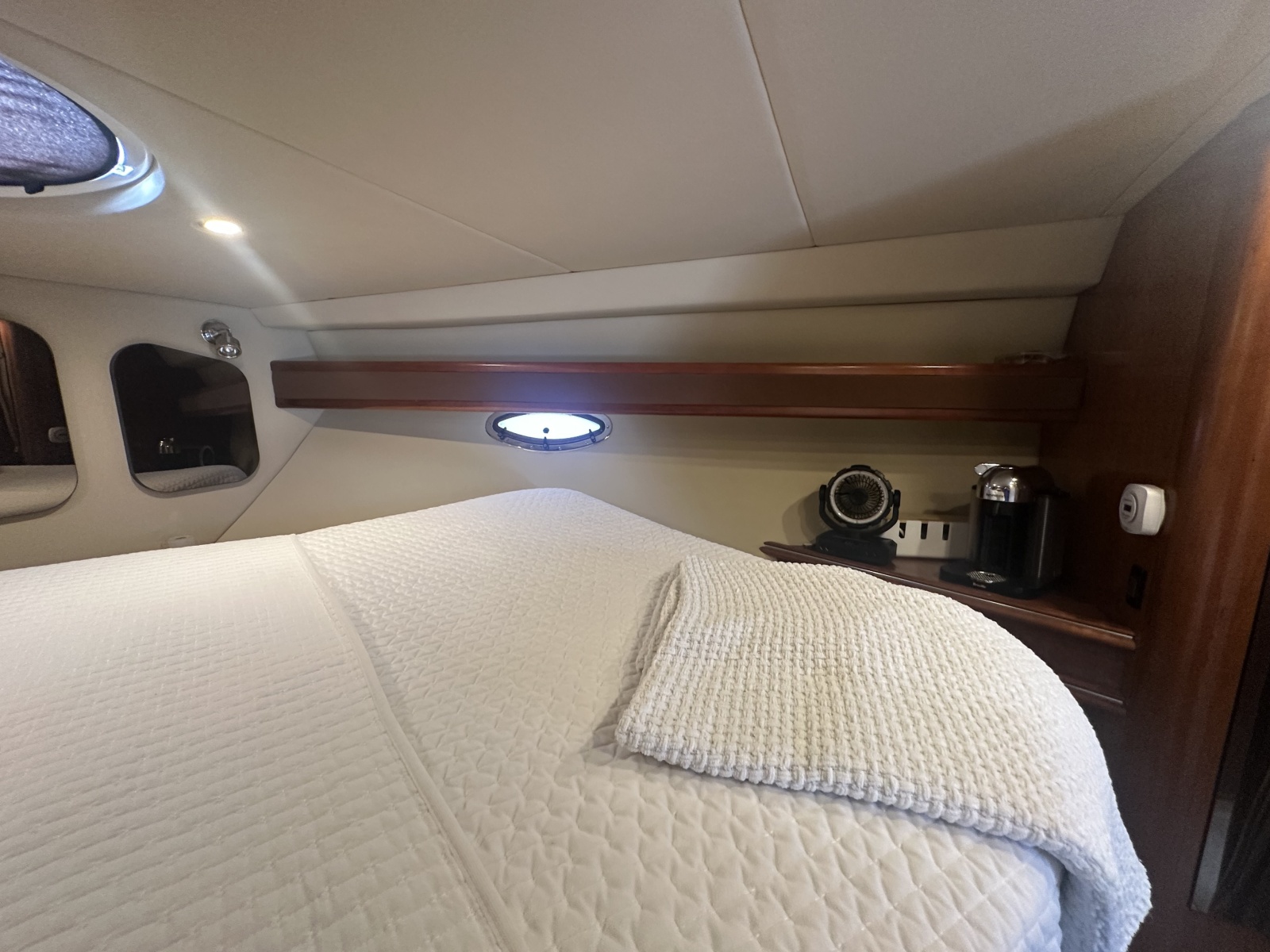 2006 Cruisers Yachts 370 Express
