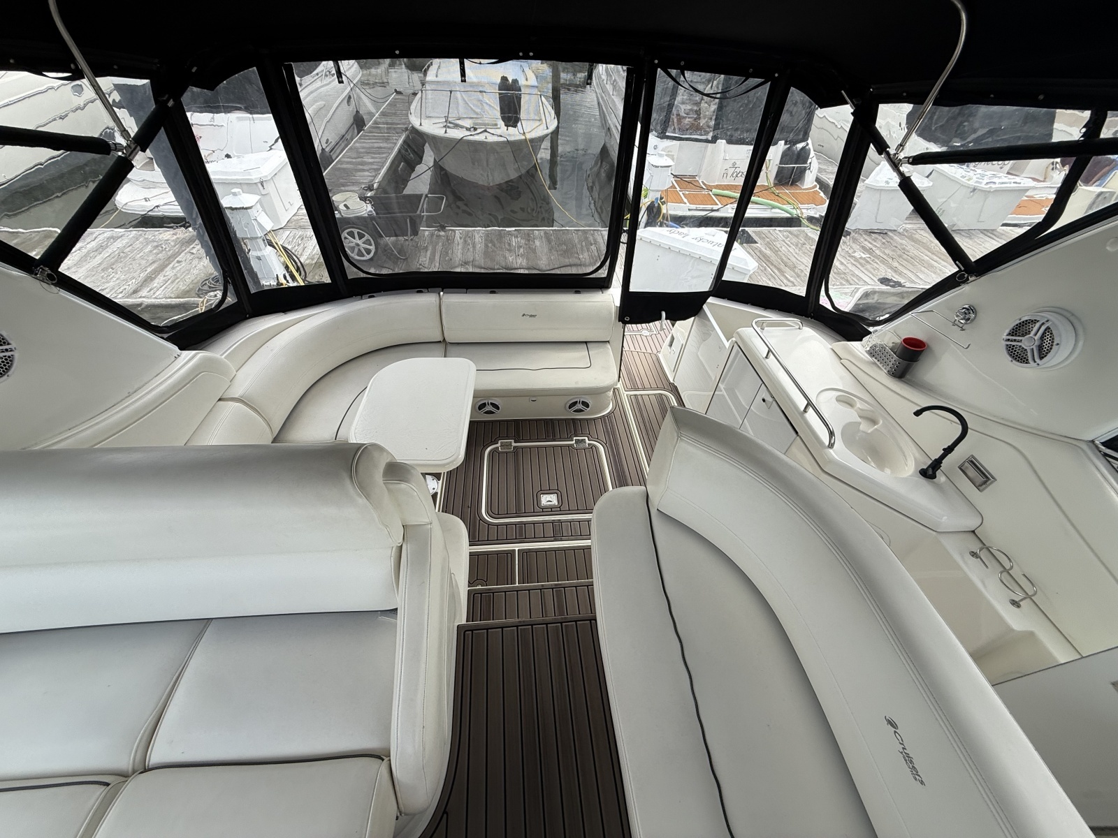 2006 Cruisers Yachts 370 Express