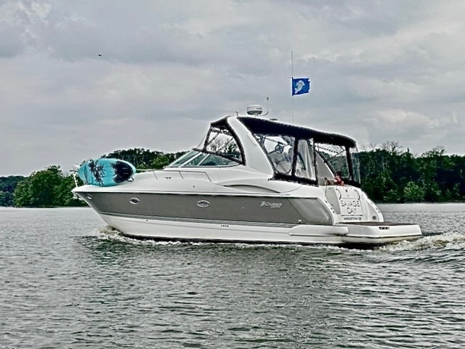 2006 Cruisers Yachts 370 Express
