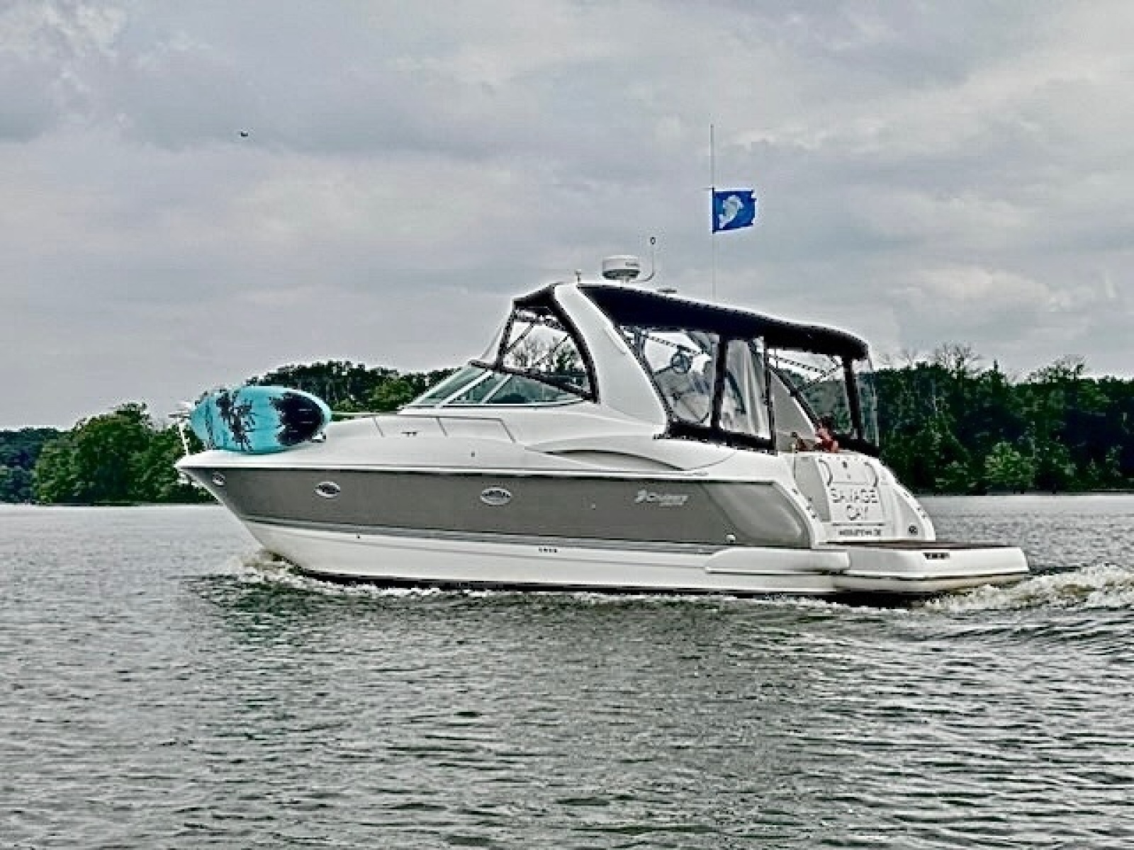 2006 Cruisers Yachts 370 Express