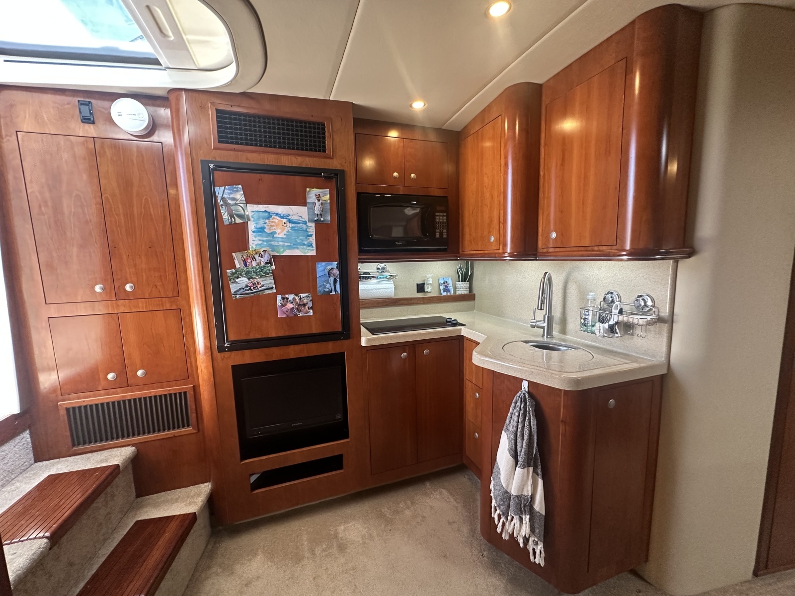 2006 Cruisers Yachts 370 Express