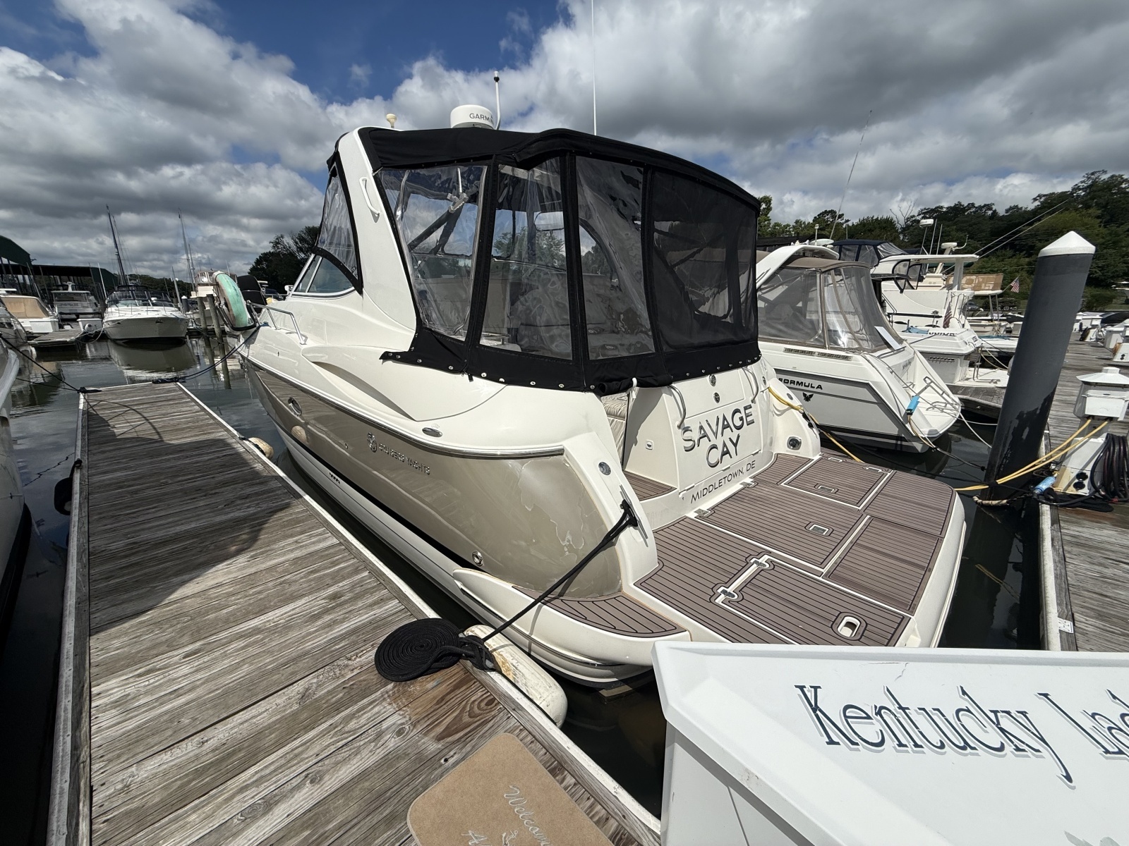 2006 Cruisers Yachts 370 Express