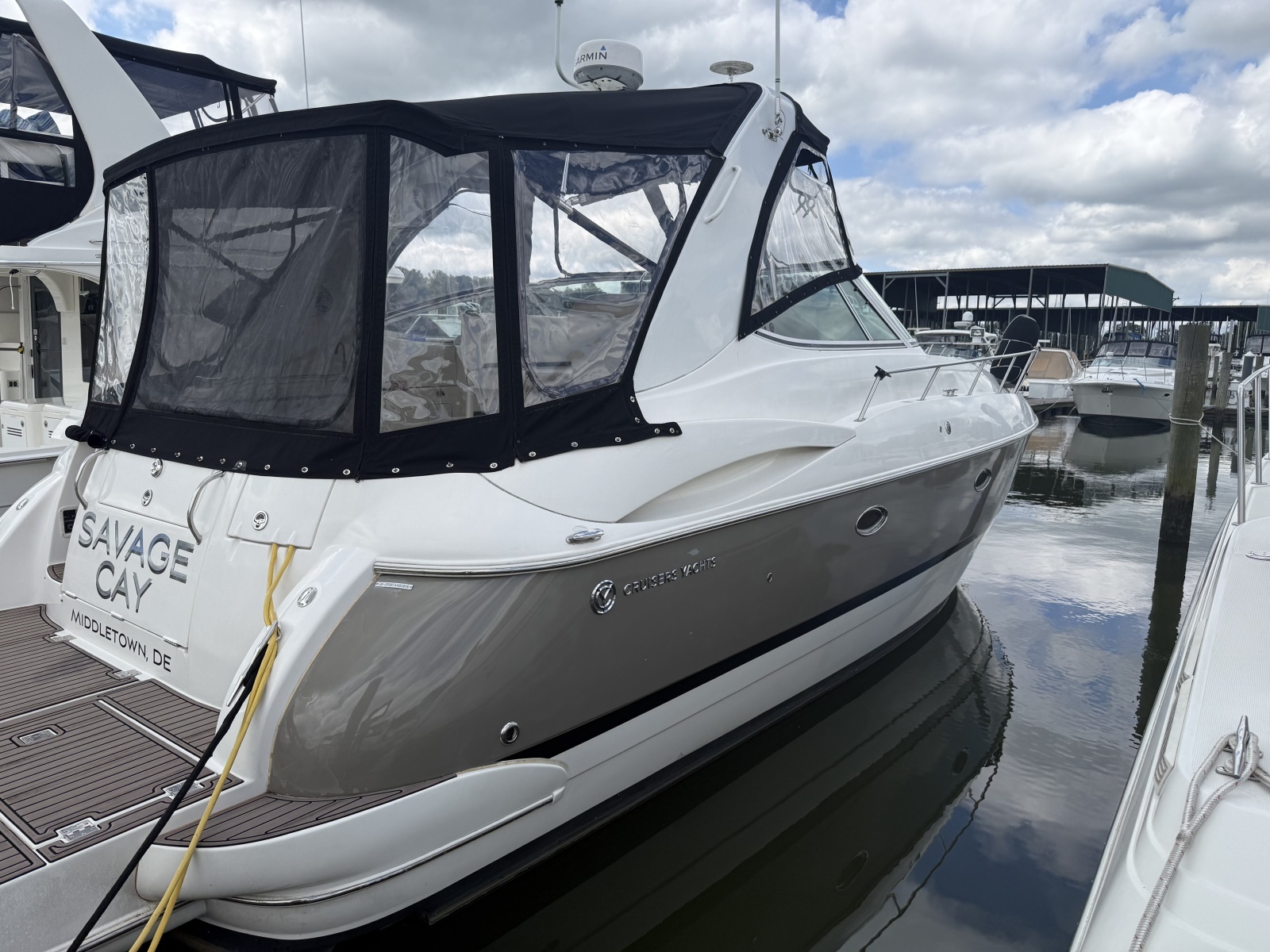 2006 Cruisers Yachts 370 Express