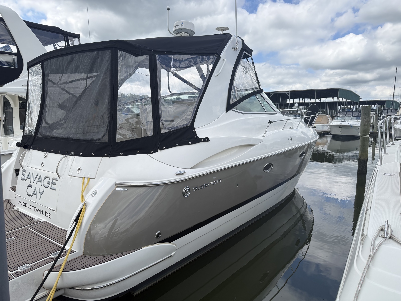 2006 Cruisers Yachts 370 Express