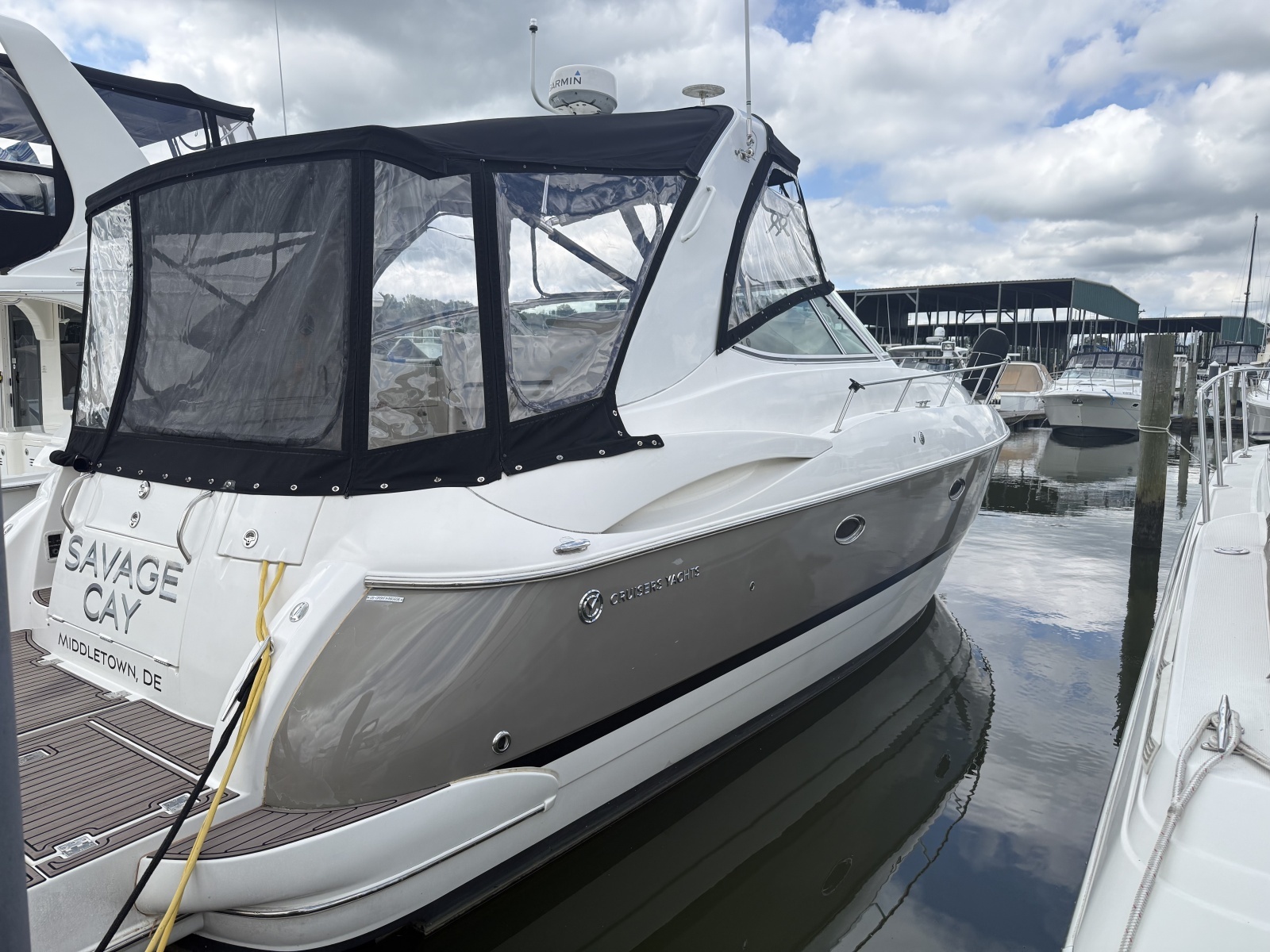 2006 Cruisers Yachts 370 Express