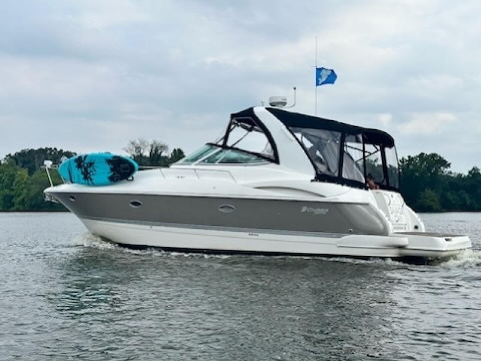2006 Cruisers Yachts 370 Express