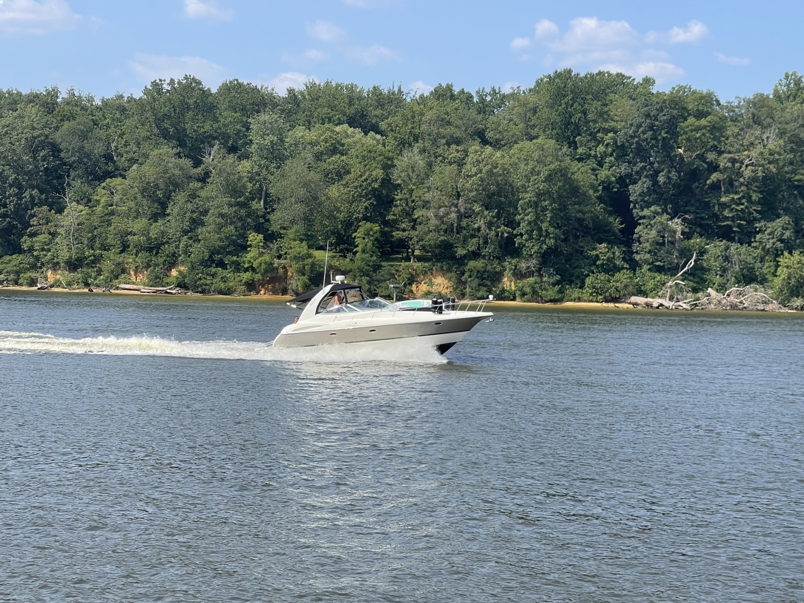 2006 Cruisers Yachts 370 Express