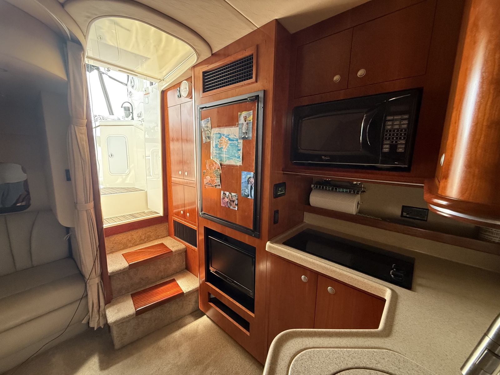2006 Cruisers Yachts 370 Express