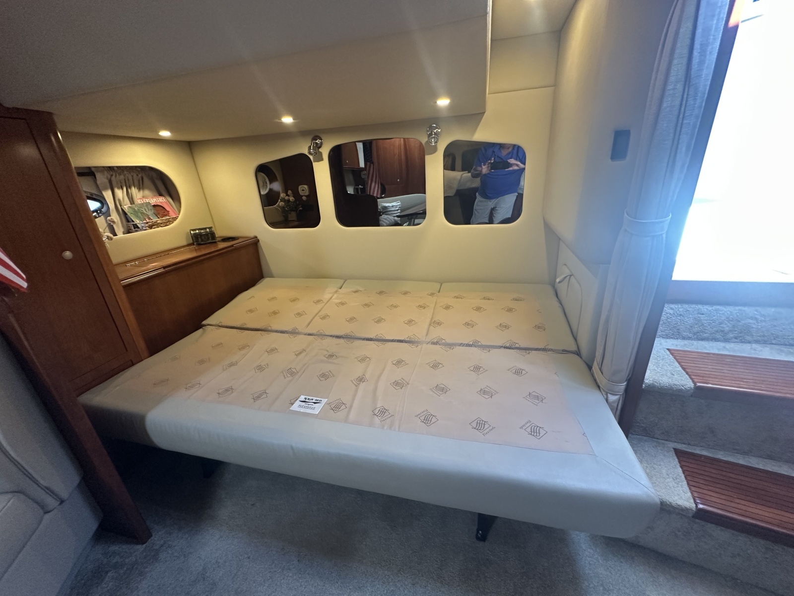 2006 Cruisers Yachts 370 Express