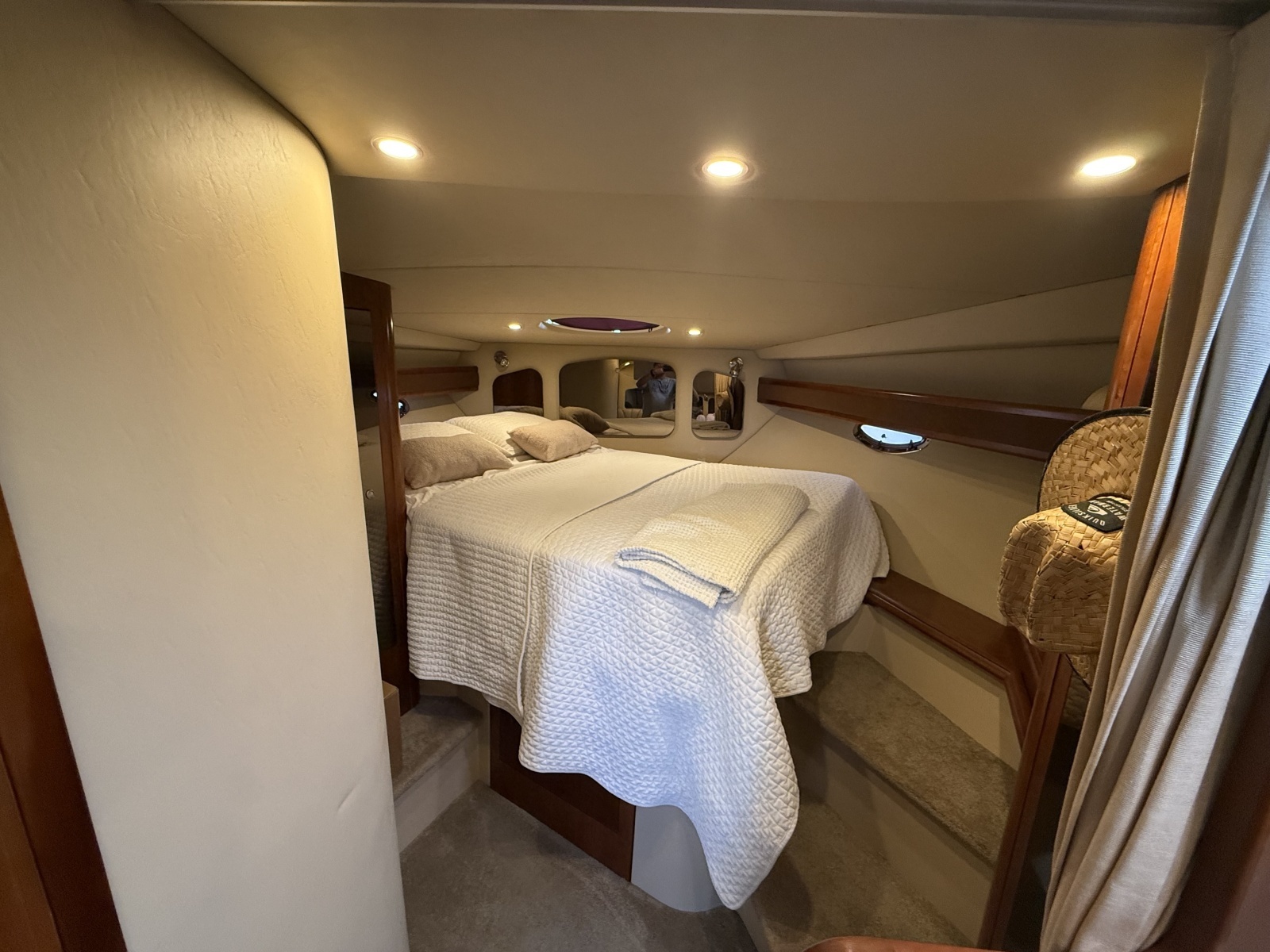 2006 Cruisers Yachts 370 Express