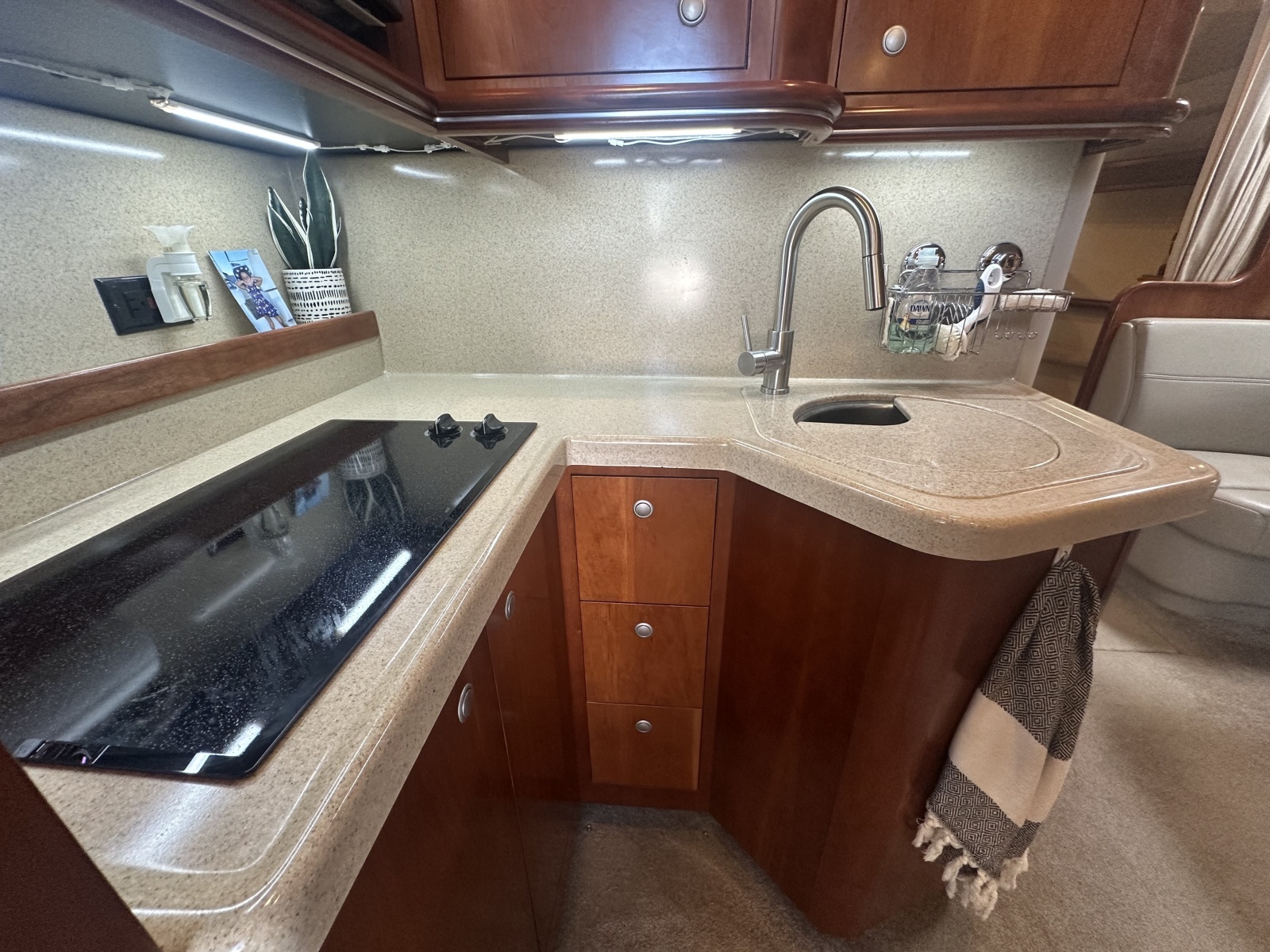 2006 Cruisers Yachts 370 Express