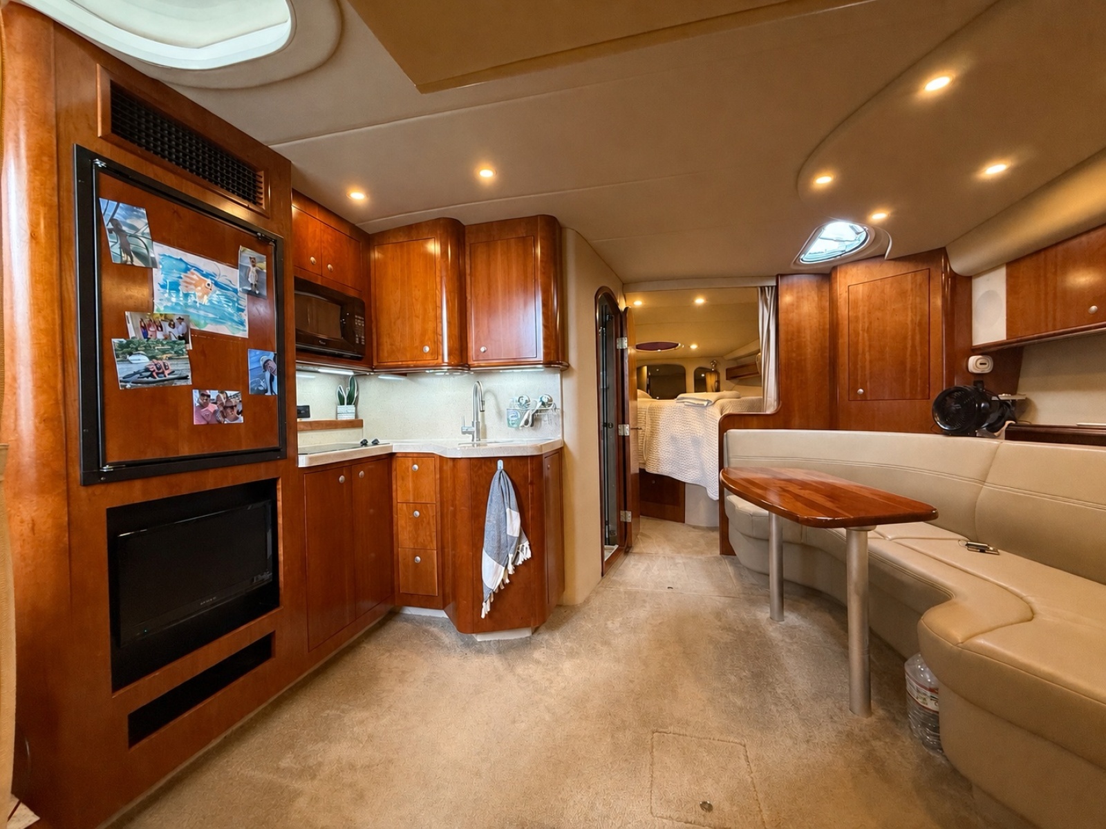 2006 Cruisers Yachts 370 Express