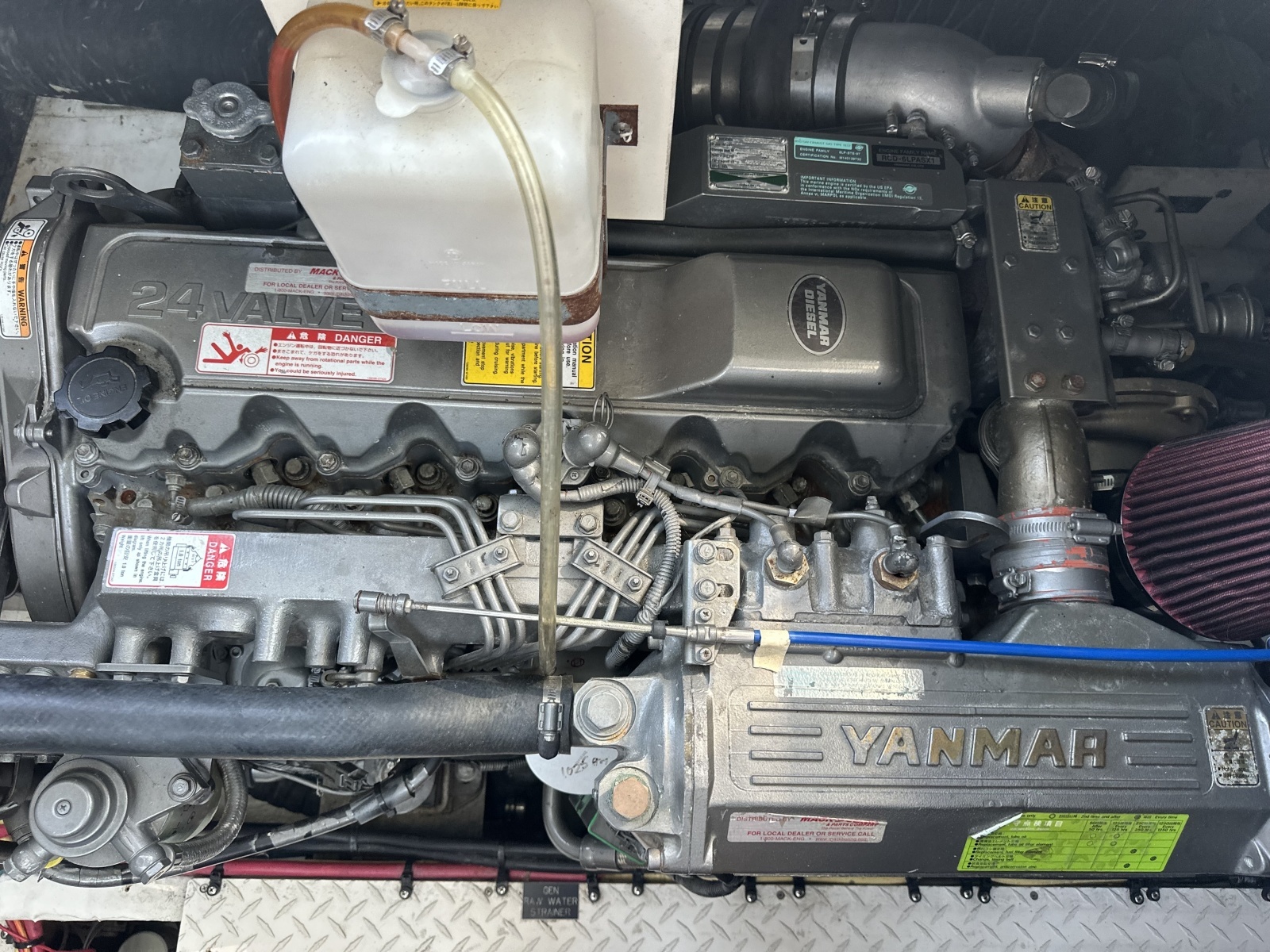 2006 Cruisers Yachts 370 Express