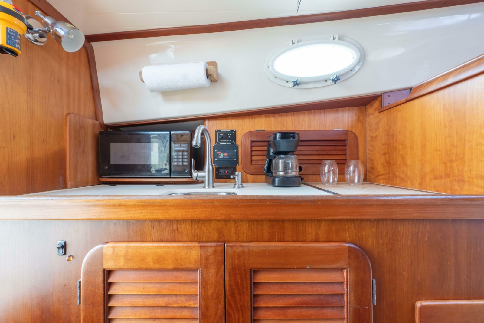 2000 Hinckley Picnic Boat 36 Classic