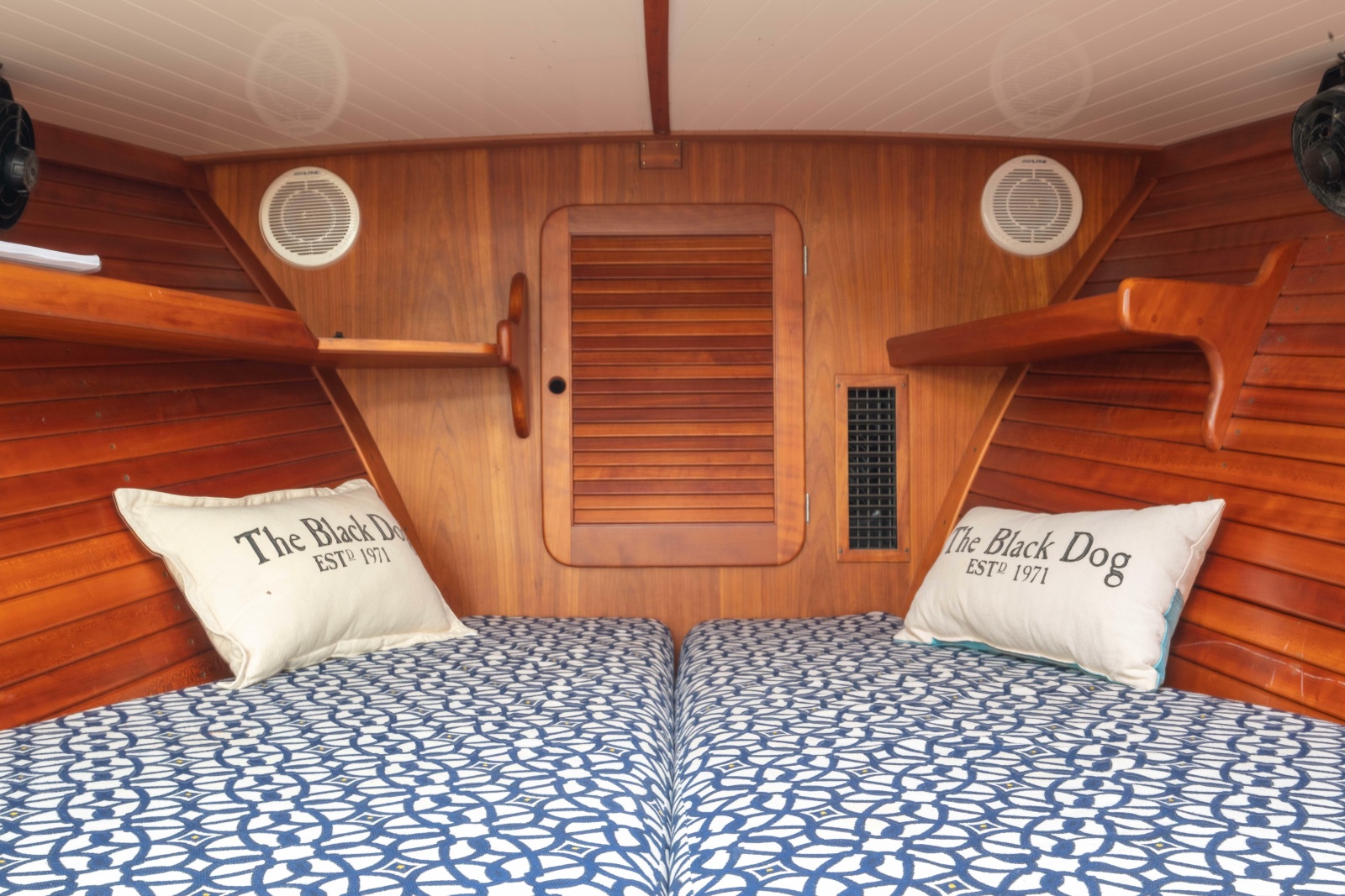 2000 Hinckley Picnic Boat 36 Classic