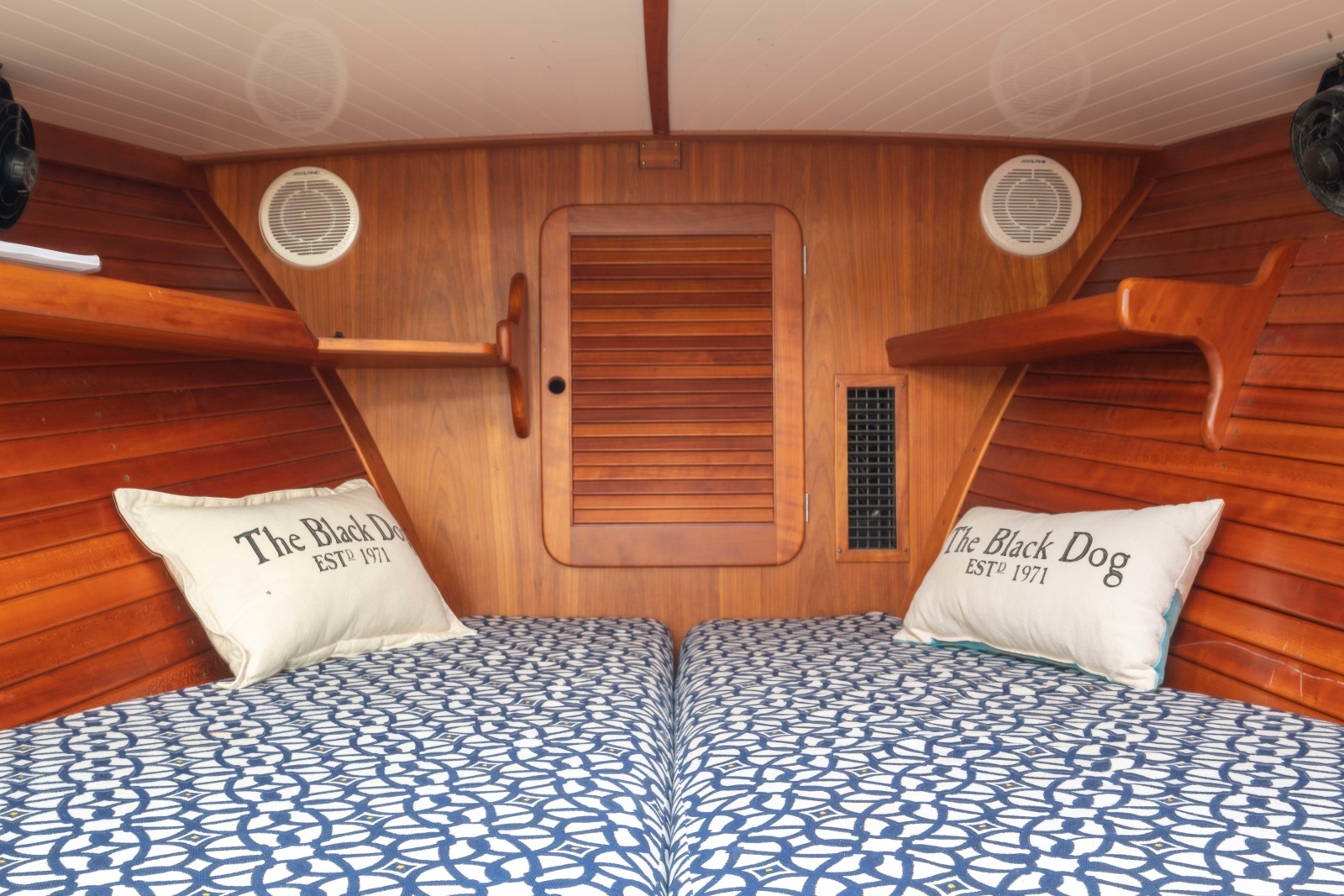2000 Hinckley Picnic Boat 36 Classic