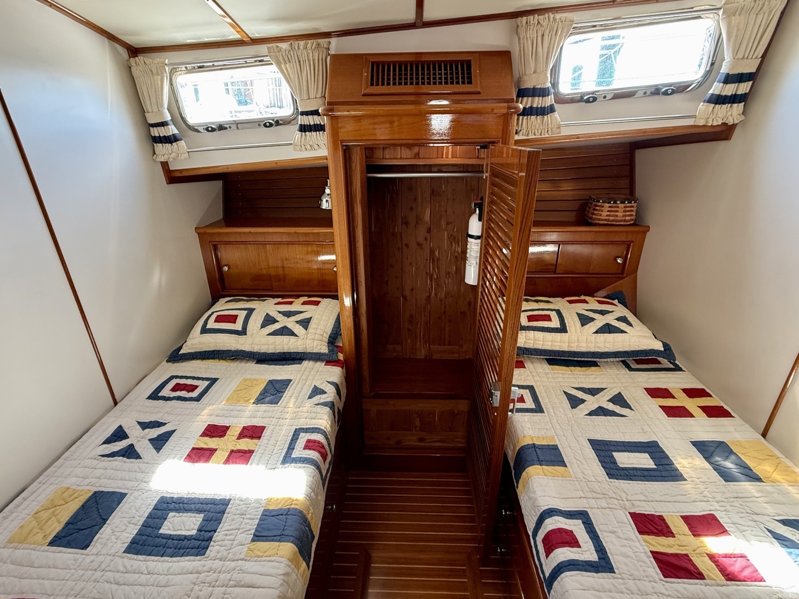 2001 Grand Banks Eastbay HX