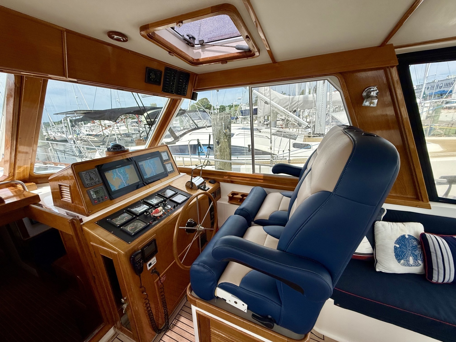 2001 Grand Banks Eastbay HX