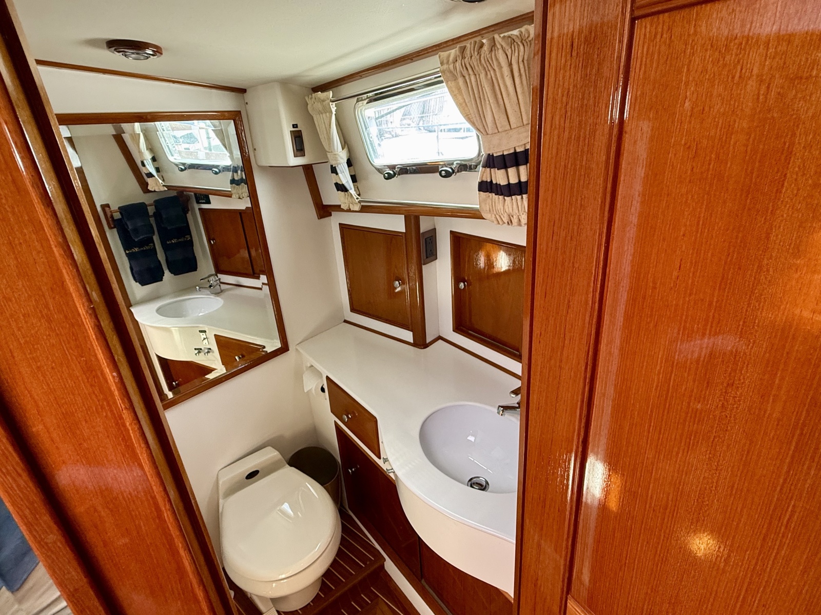 2001 Grand Banks Eastbay HX