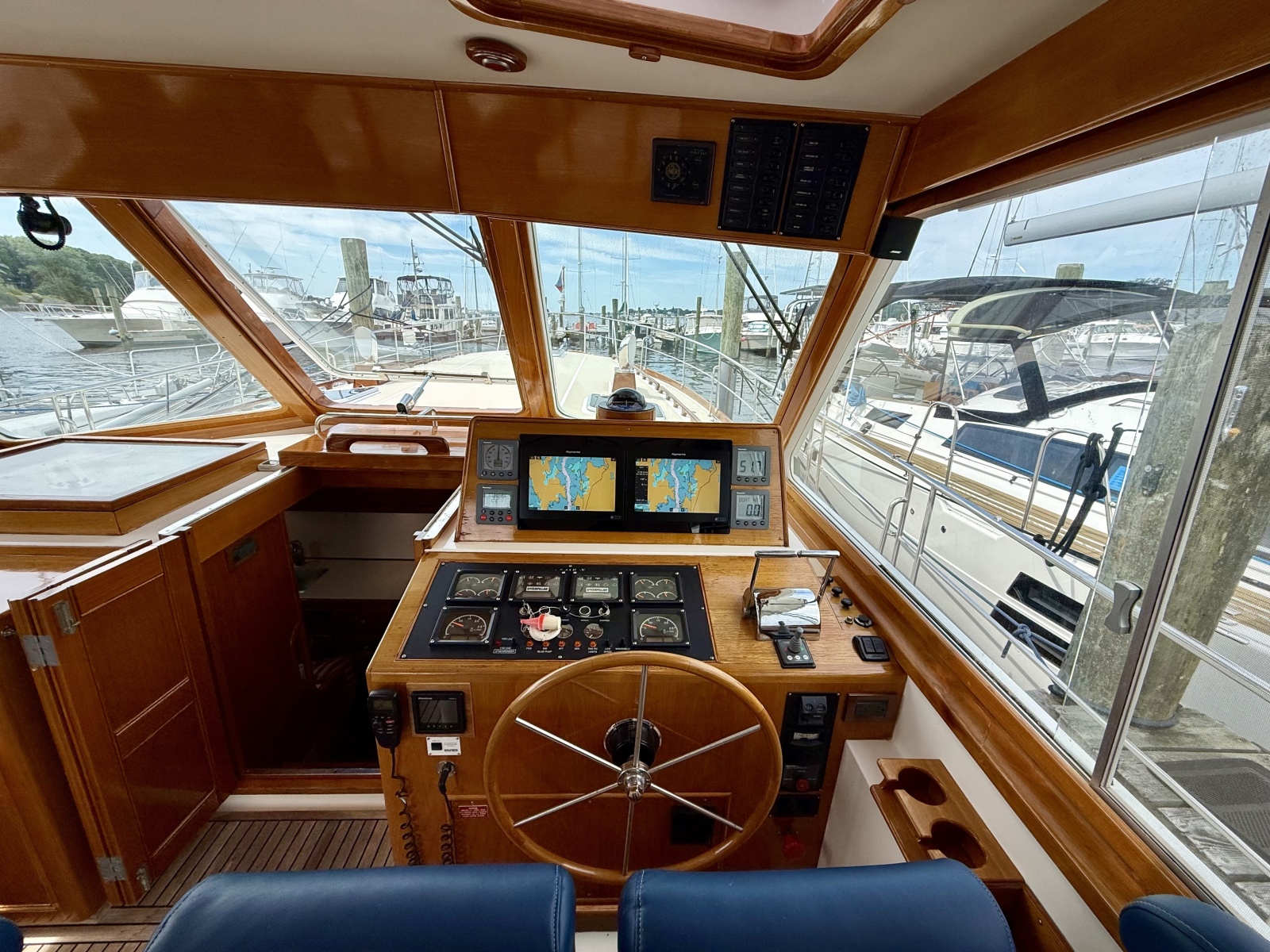 2001 Grand Banks Eastbay HX