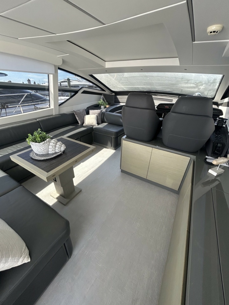 2020 Pershing 62