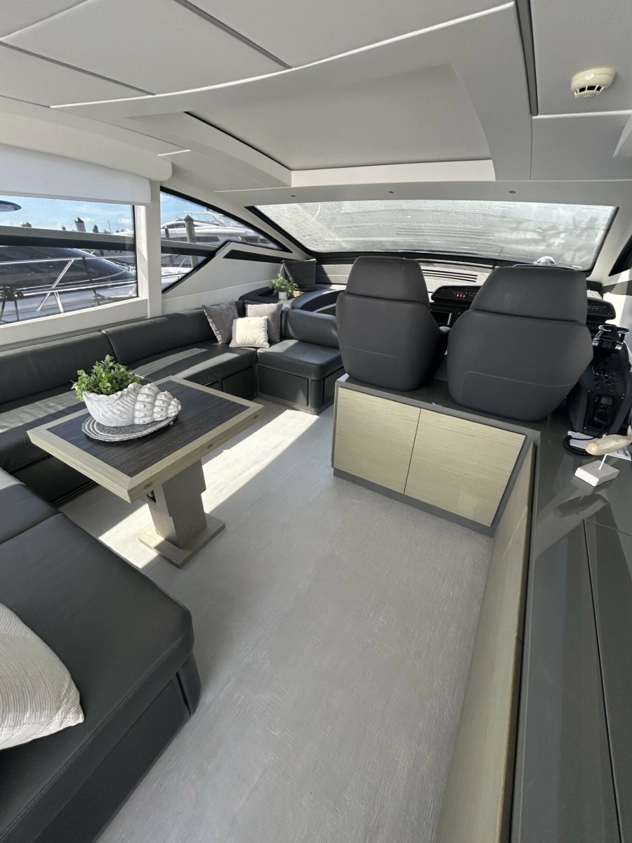 2020 Pershing 62