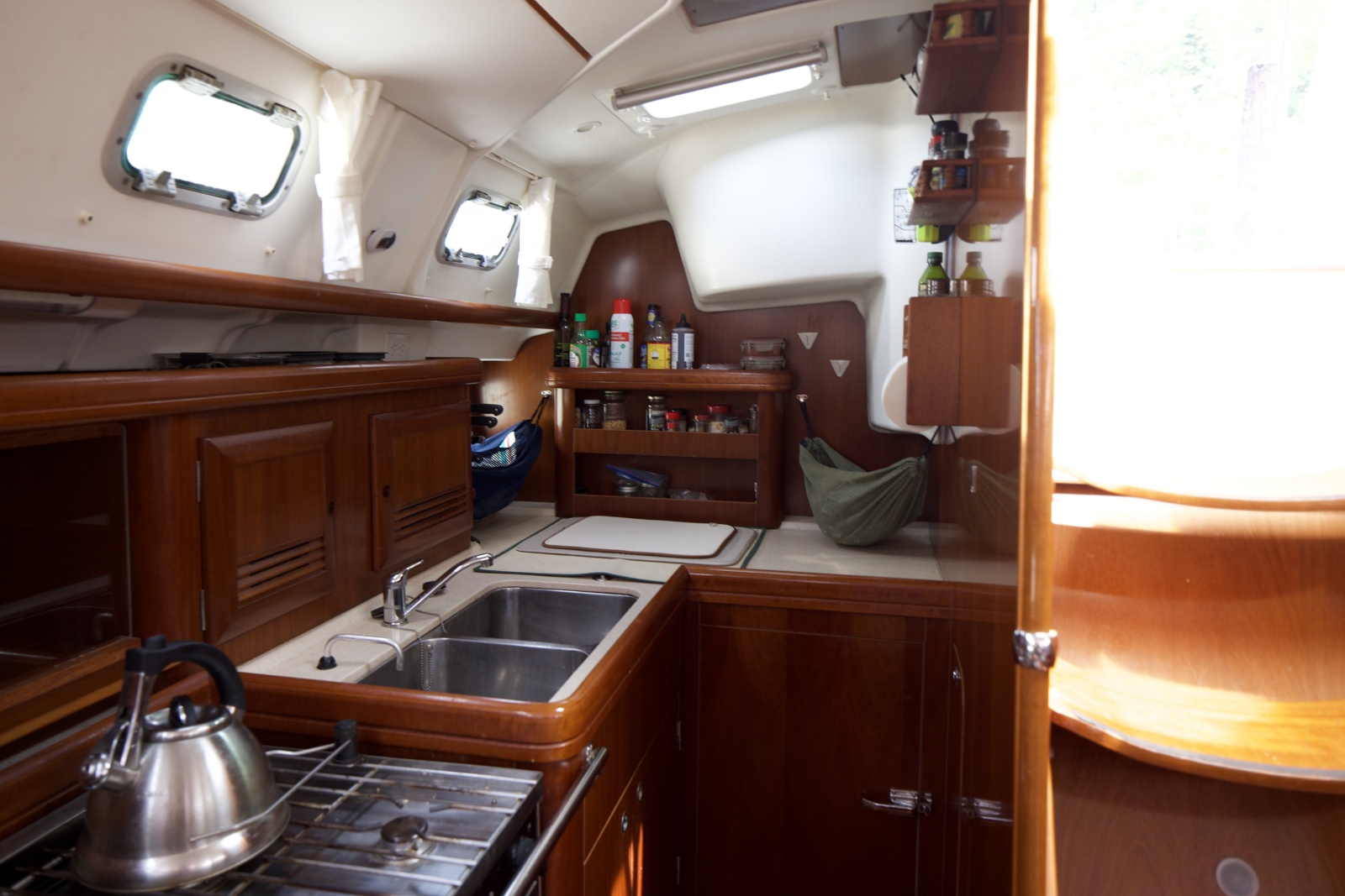 2005 Beneteau 423