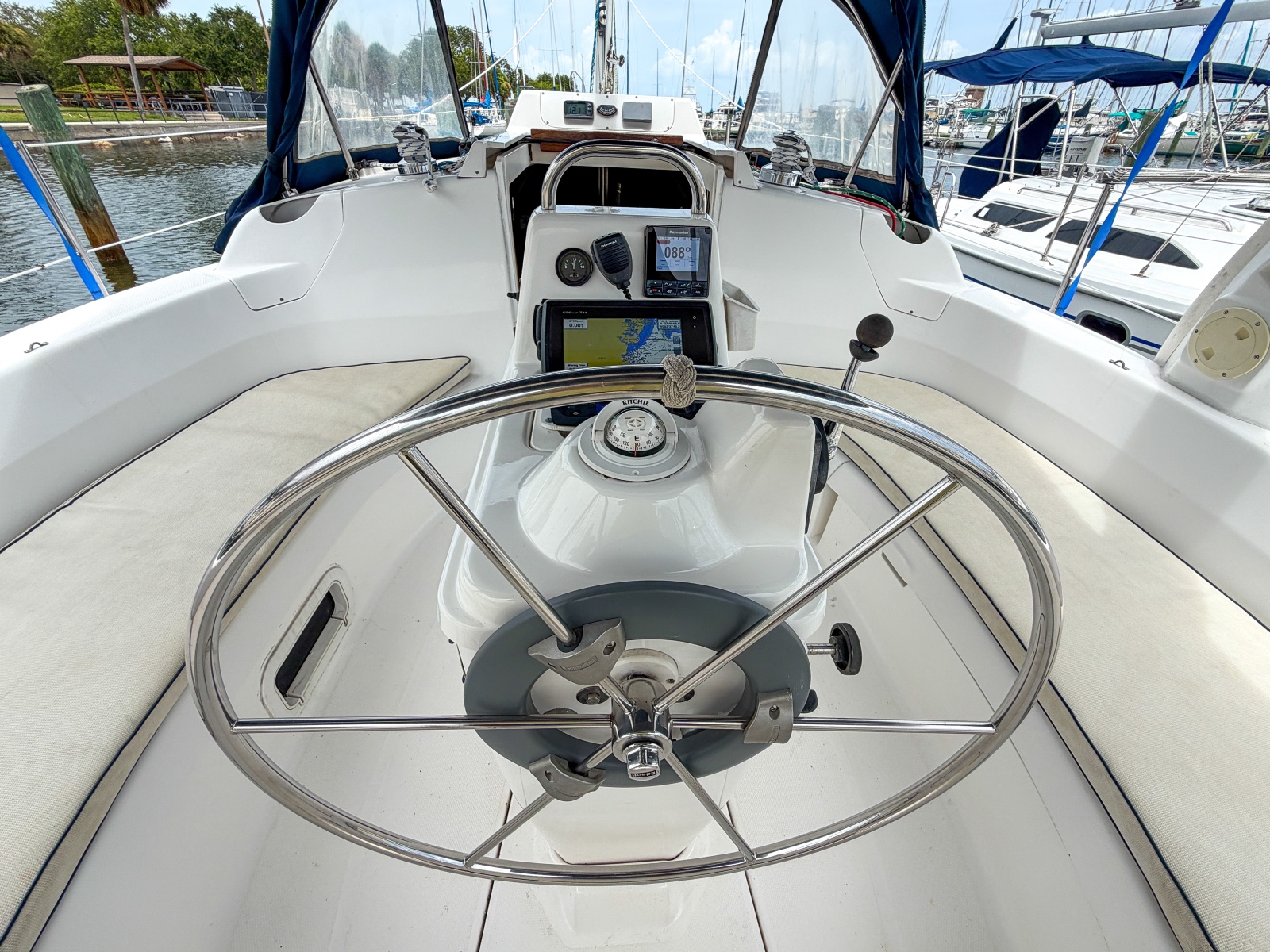 1999 Hunter 310