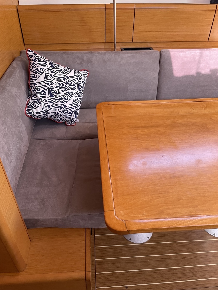 2011 Jeanneau Sun Odyssey 409