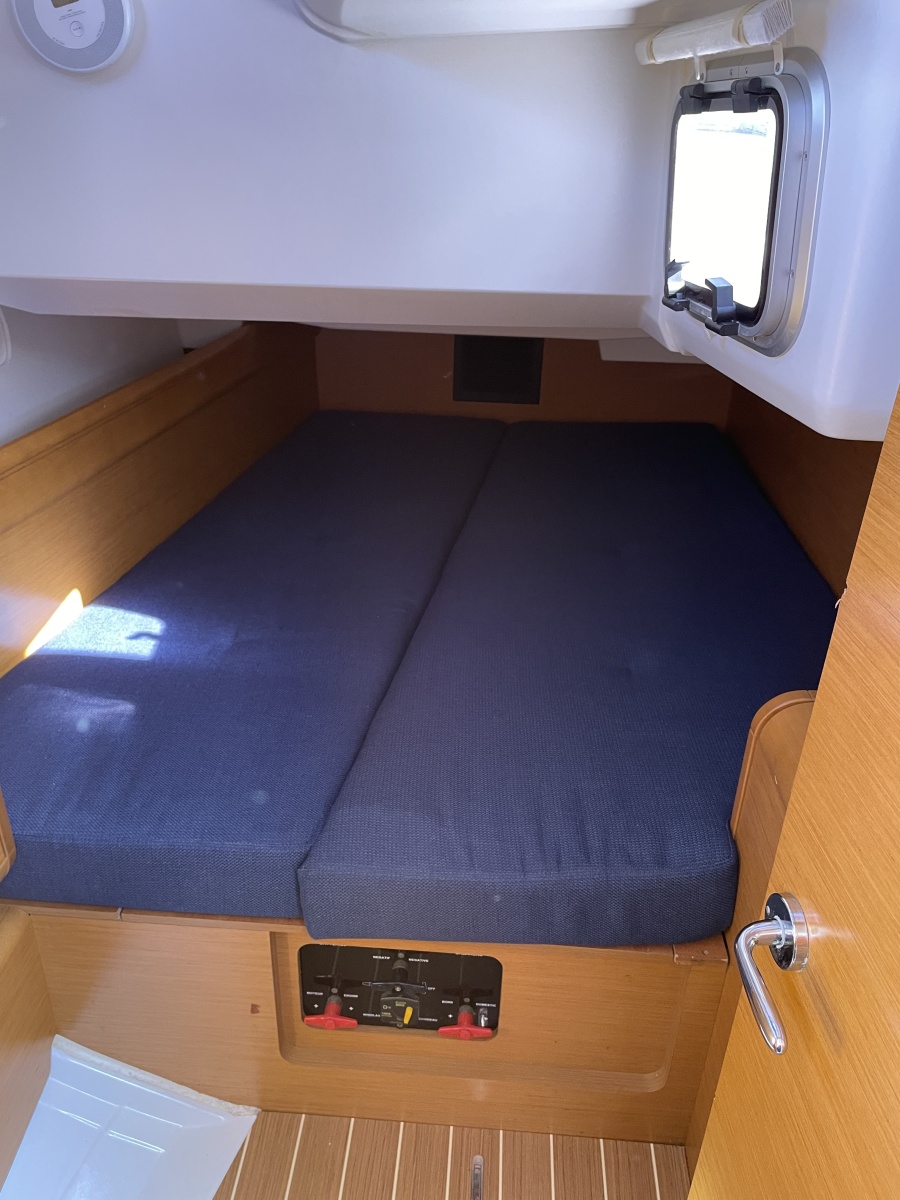 2011 Jeanneau Sun Odyssey 409