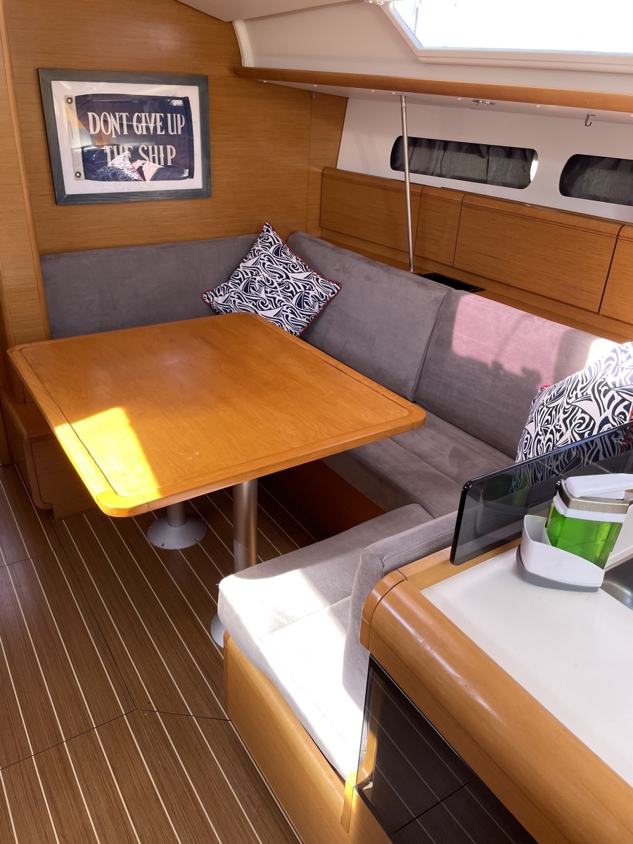 2011 Jeanneau Sun Odyssey 409