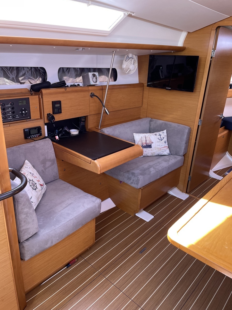 2011 Jeanneau Sun Odyssey 409