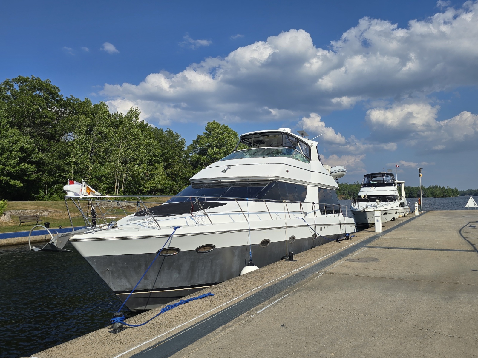 2002 Carver Voyager Pilothouse 530