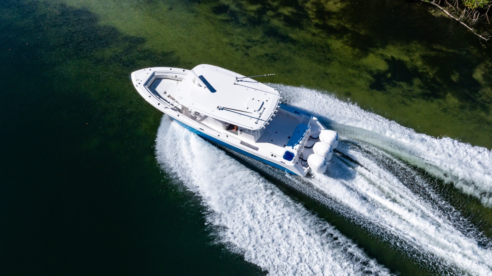 2019 Everglades 355 Center Console