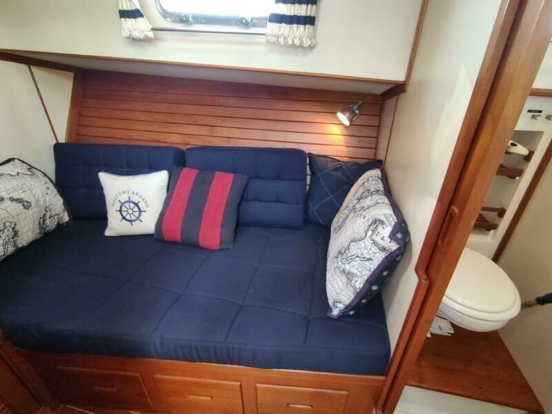 1996 Grand Banks Eastbay 40 Flybridge