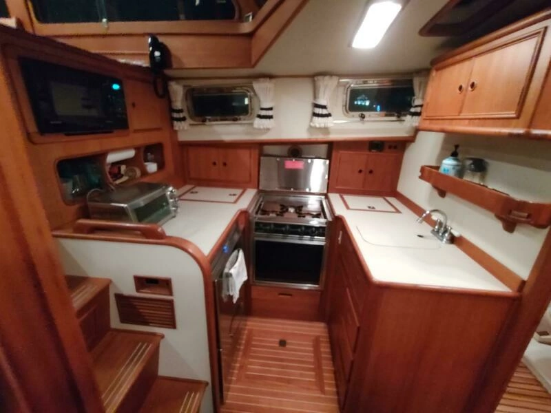 1996 Grand Banks Eastbay 40 Flybridge