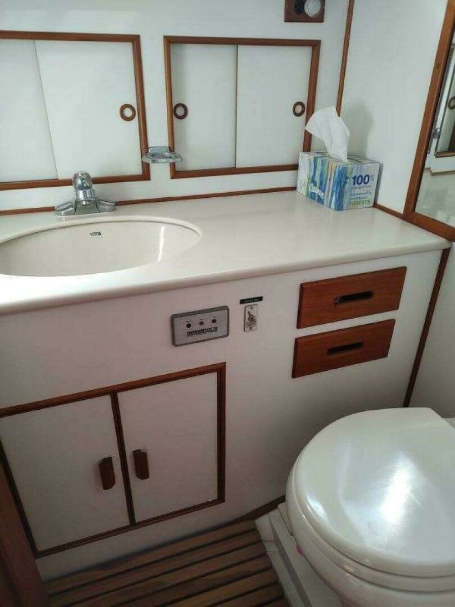 1996 Grand Banks Eastbay 40 Flybridge