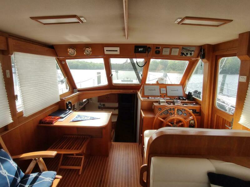 1996 Grand Banks Eastbay 40 Flybridge