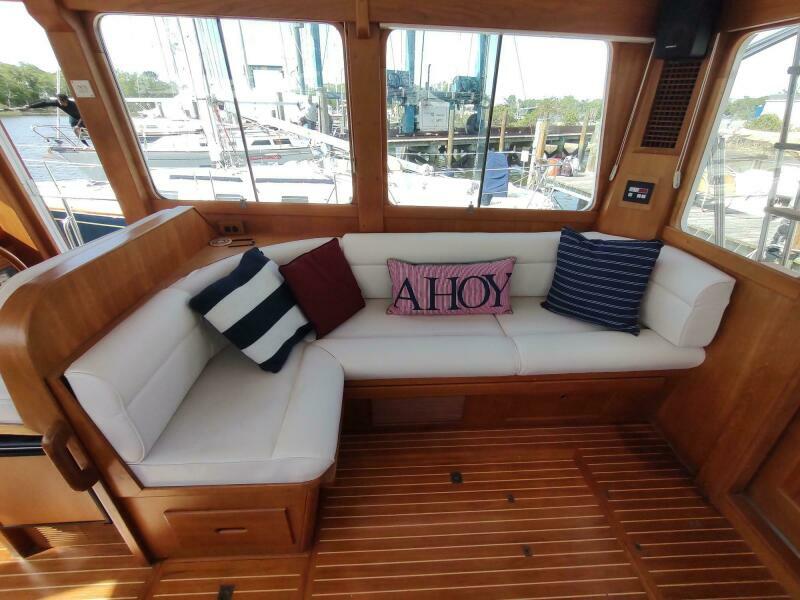 1996 Grand Banks Eastbay 40 Flybridge