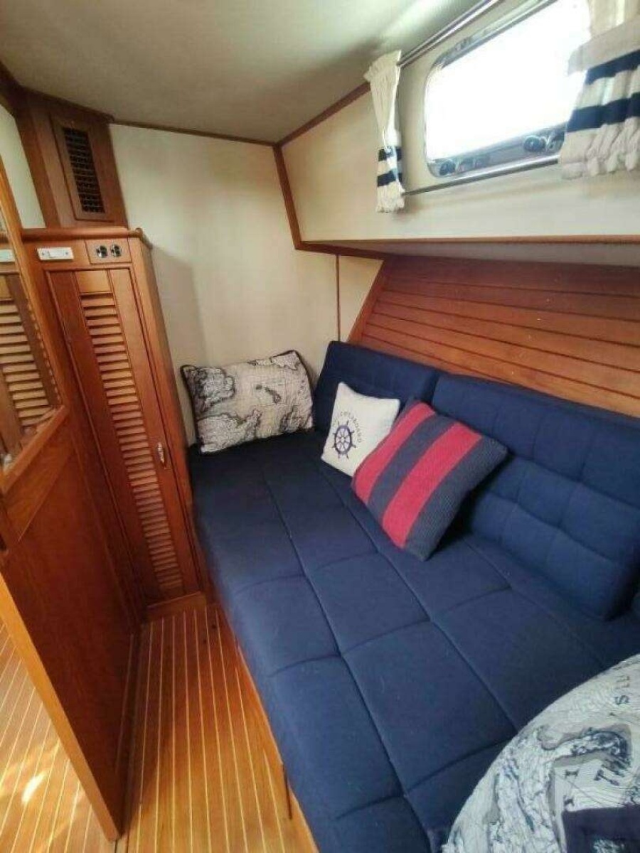 1996 Grand Banks Eastbay 40 Flybridge