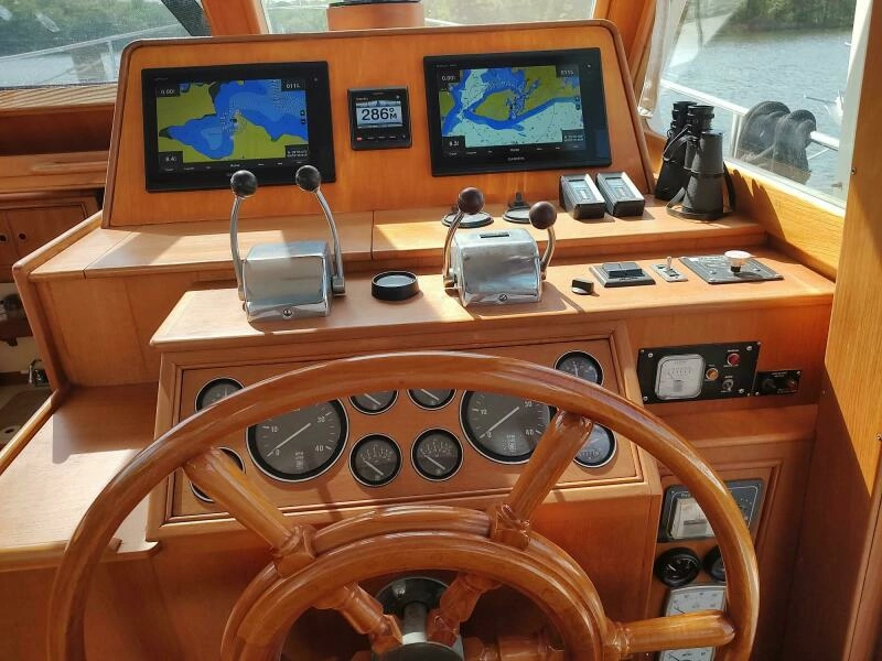 1996 Grand Banks Eastbay 40 Flybridge