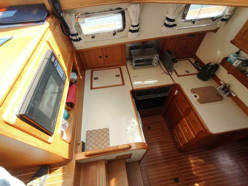 1996 Grand Banks Eastbay 40 Flybridge