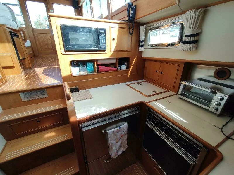 1996 Grand Banks Eastbay 40 Flybridge