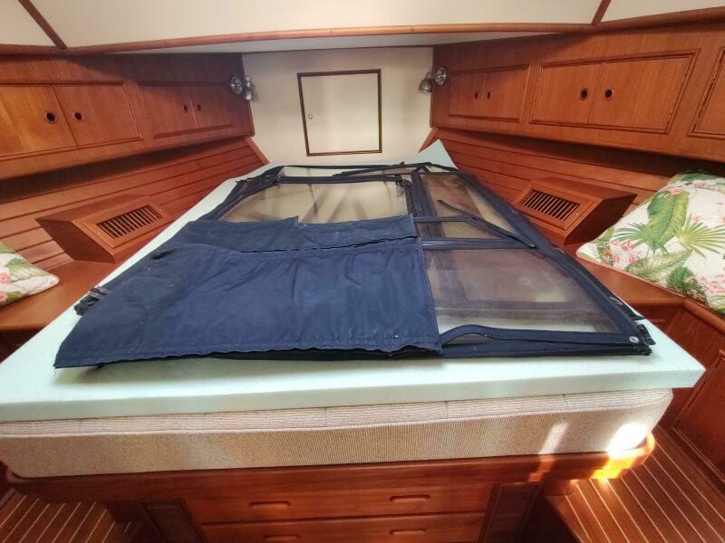 1996 Grand Banks Eastbay 40 Flybridge