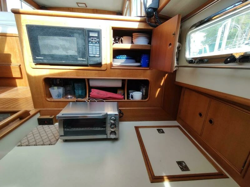 1996 Grand Banks Eastbay 40 Flybridge